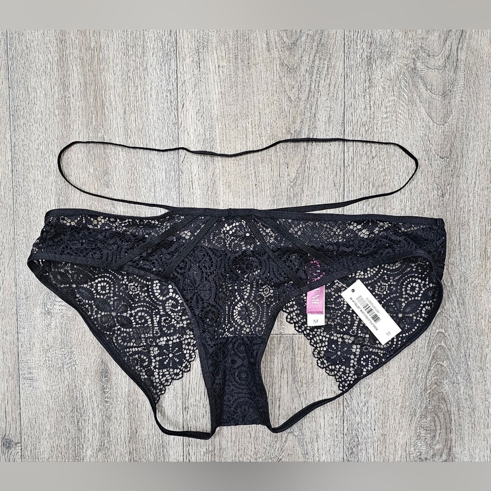 Adore Me Black Lace Peek-A-Boo Panties-Size Medium *NWT*